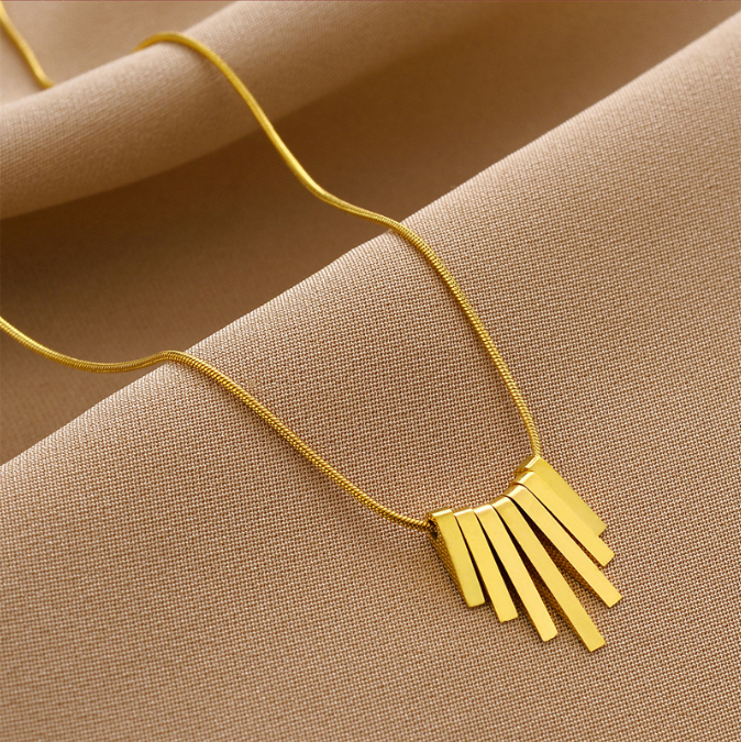 Lush Line Pendant