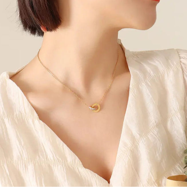 Roman Loop Pendant