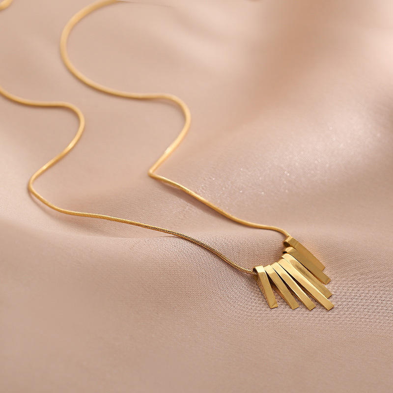 Lush Line Pendant