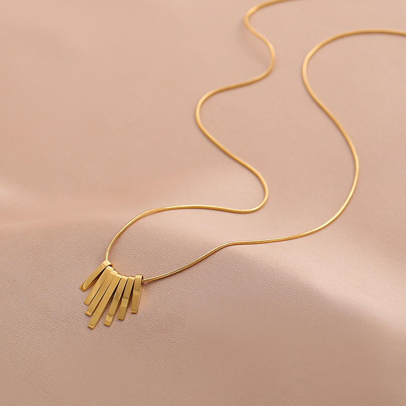 Lush Line Pendant