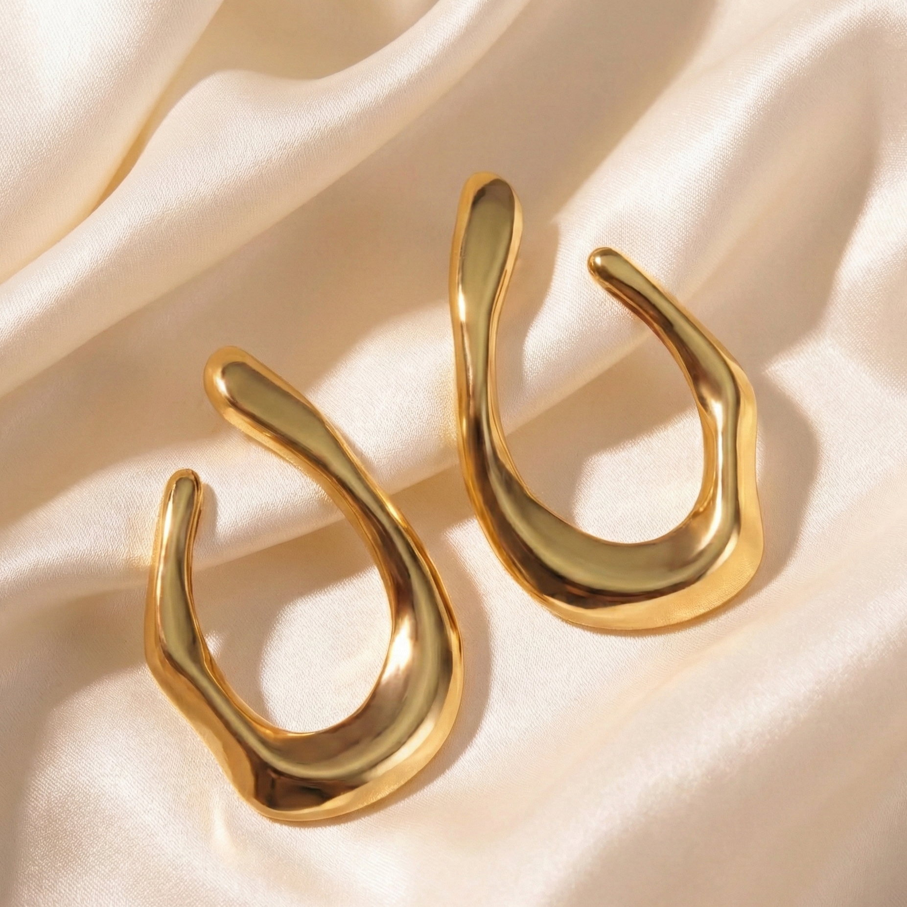 Wave Loop Hoops