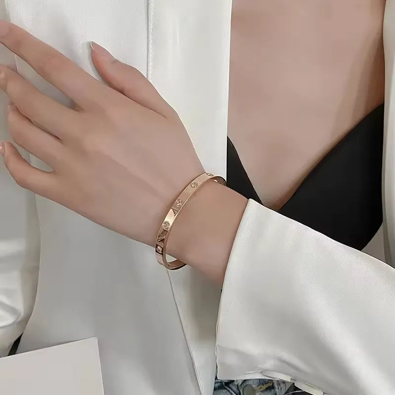 Classic Love Bracelet